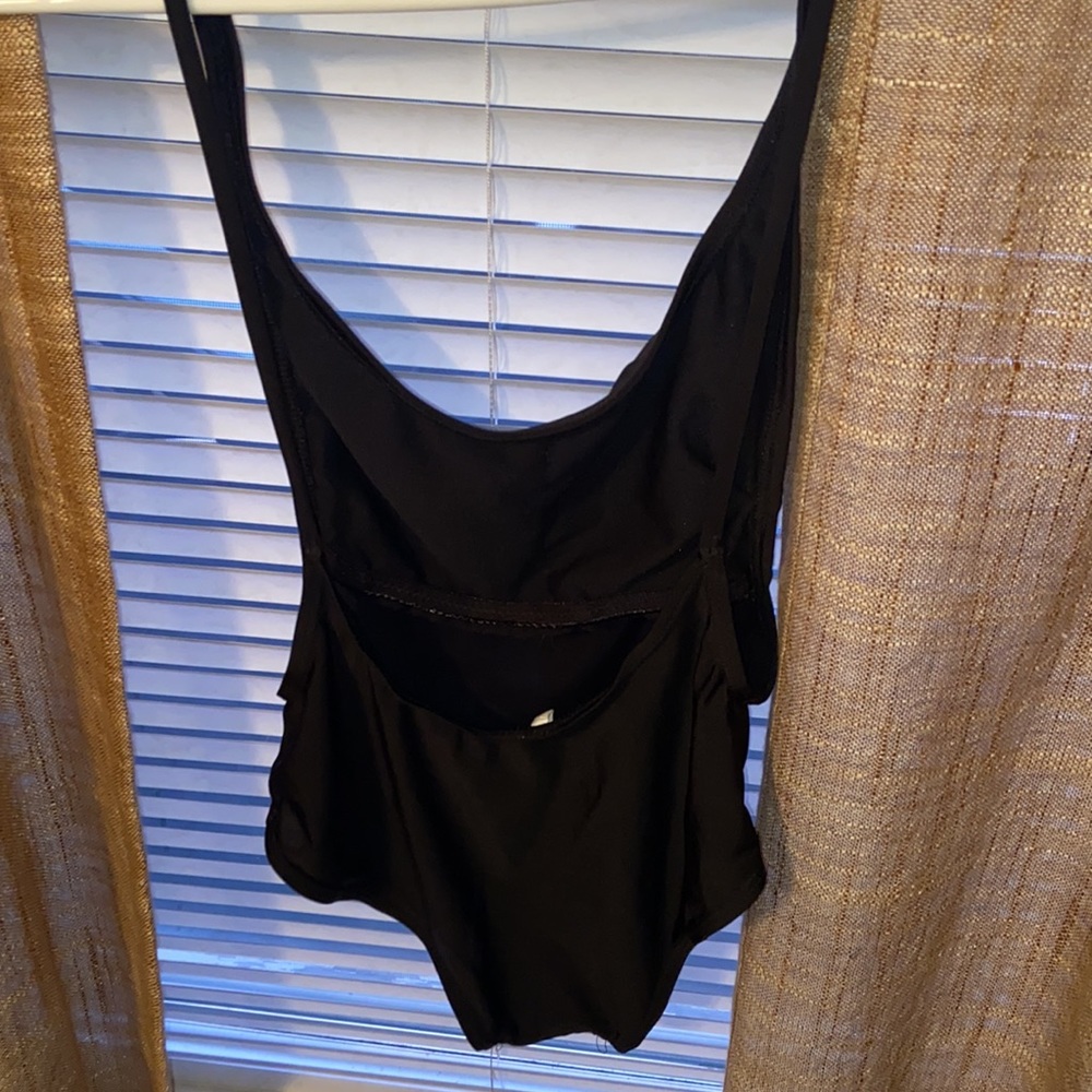One piece - Picture 4 of 5